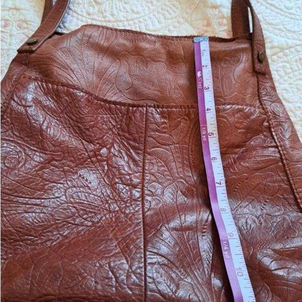 Elegant Brown Tooled Leather Shoulder Bag - Picture 5 of 13